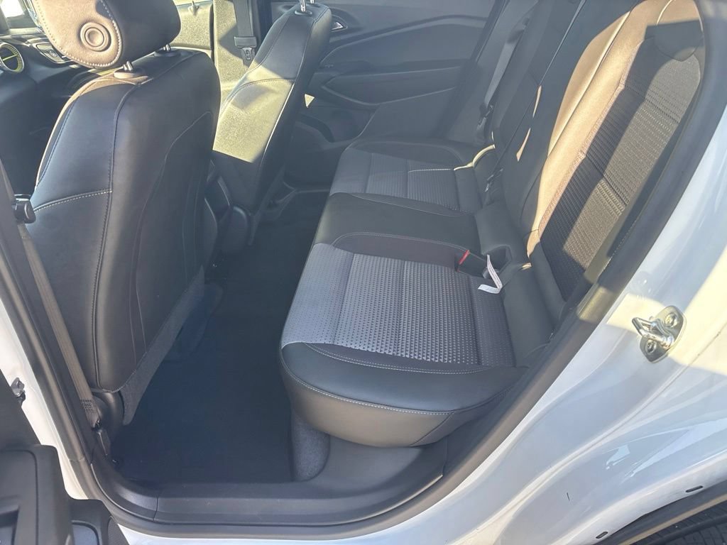 Used 2024 Chevrolet Trax LT FWD image 25
