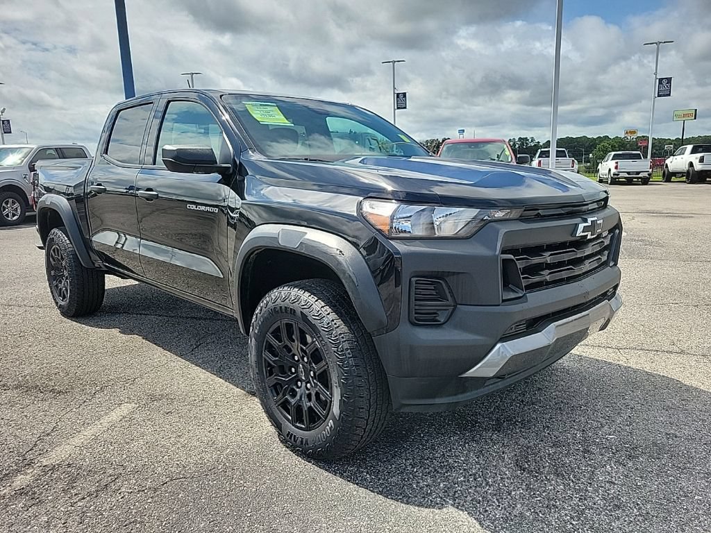 Used 2024 Chevrolet Colorado Trail Boss w/ Advanced Trailering Package AWD/4WD image 3