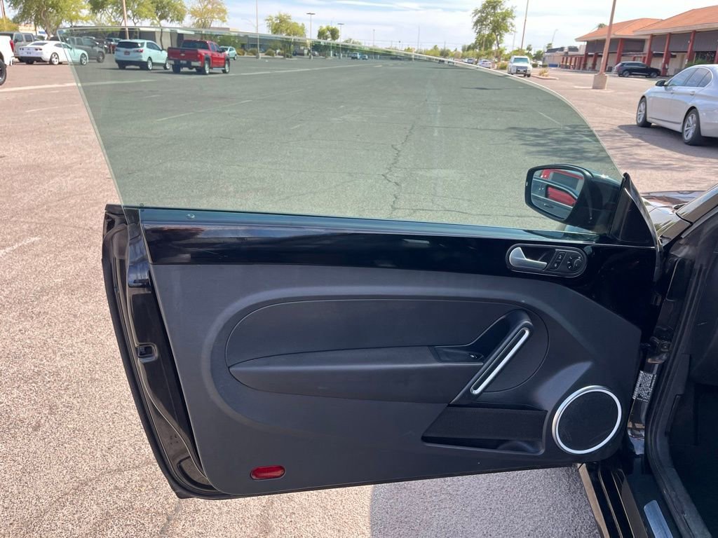 Used 2013 Volkswagen Beetle 2.5 image 22