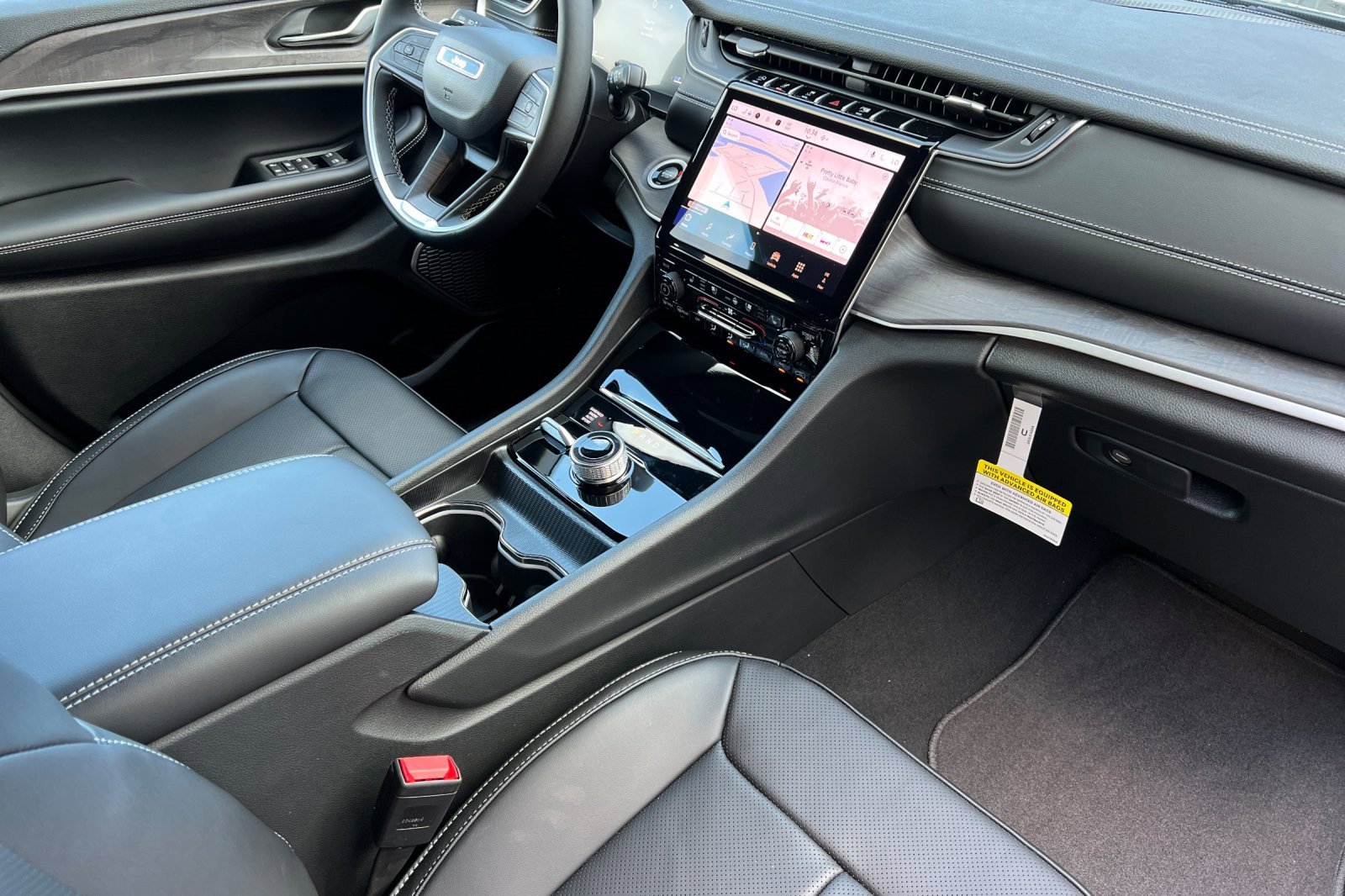New 2025 Jeep Grand Cherokee Limited w/ Luxury Tech Group II image 16