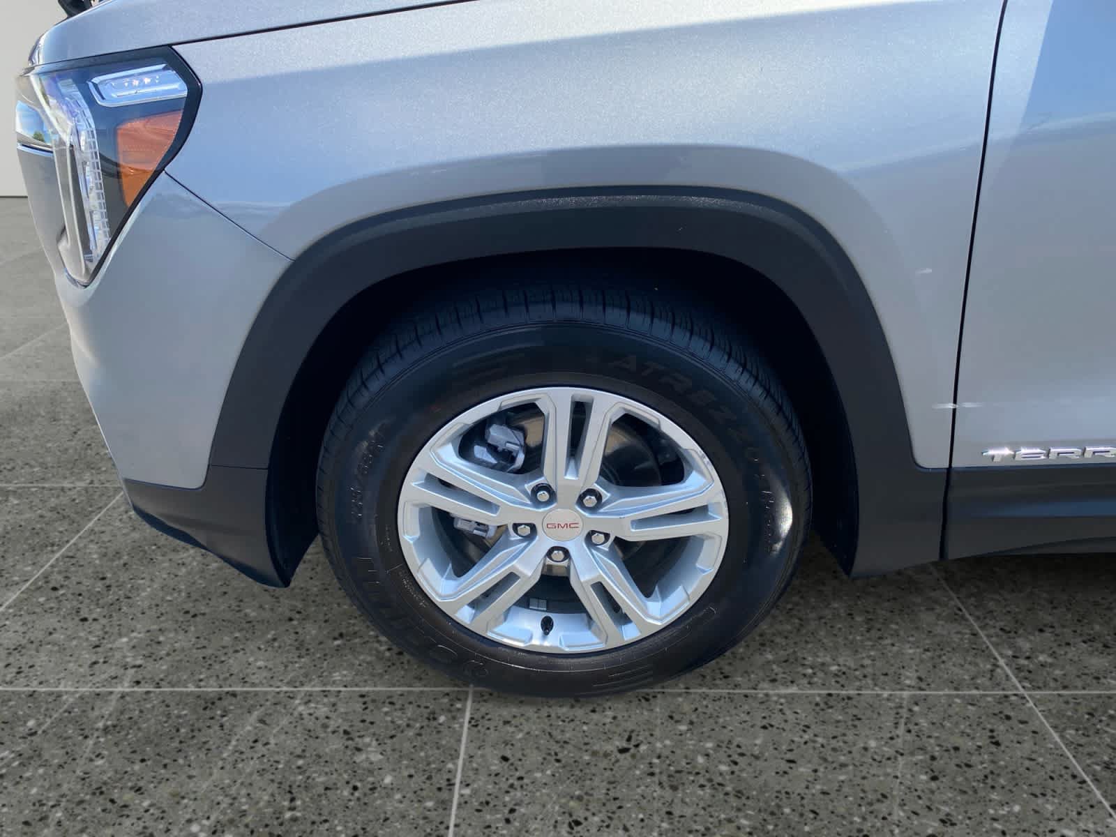 Used 2024 GMC Terrain SLE FWD image 14