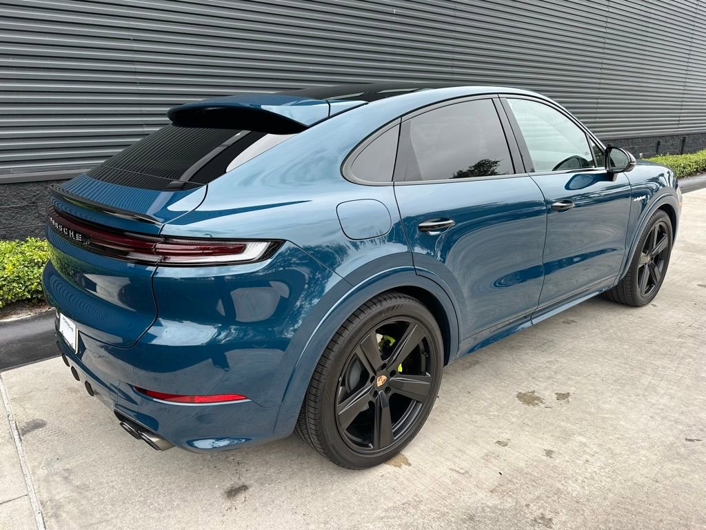 Certified 2025 Porsche Cayenne S image 9