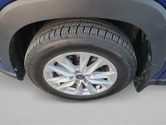 Used 2022 Toyota Corolla Cross LE AWD/4WD image 9