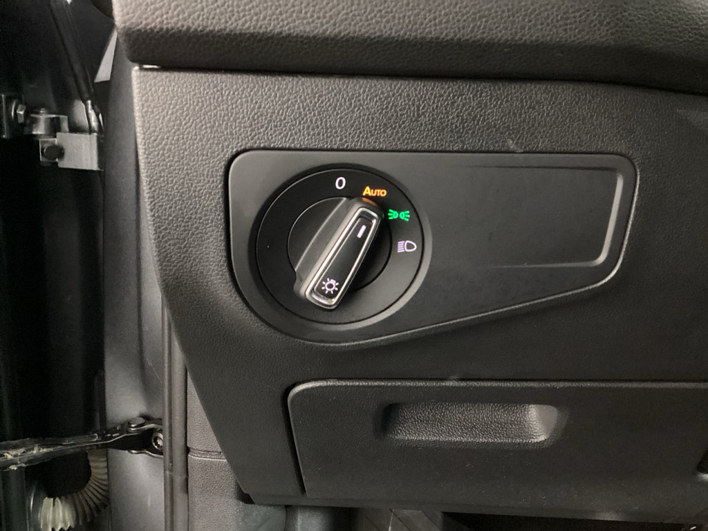 Used 2019 Volkswagen Tiguan SE AWD/4WD image 25