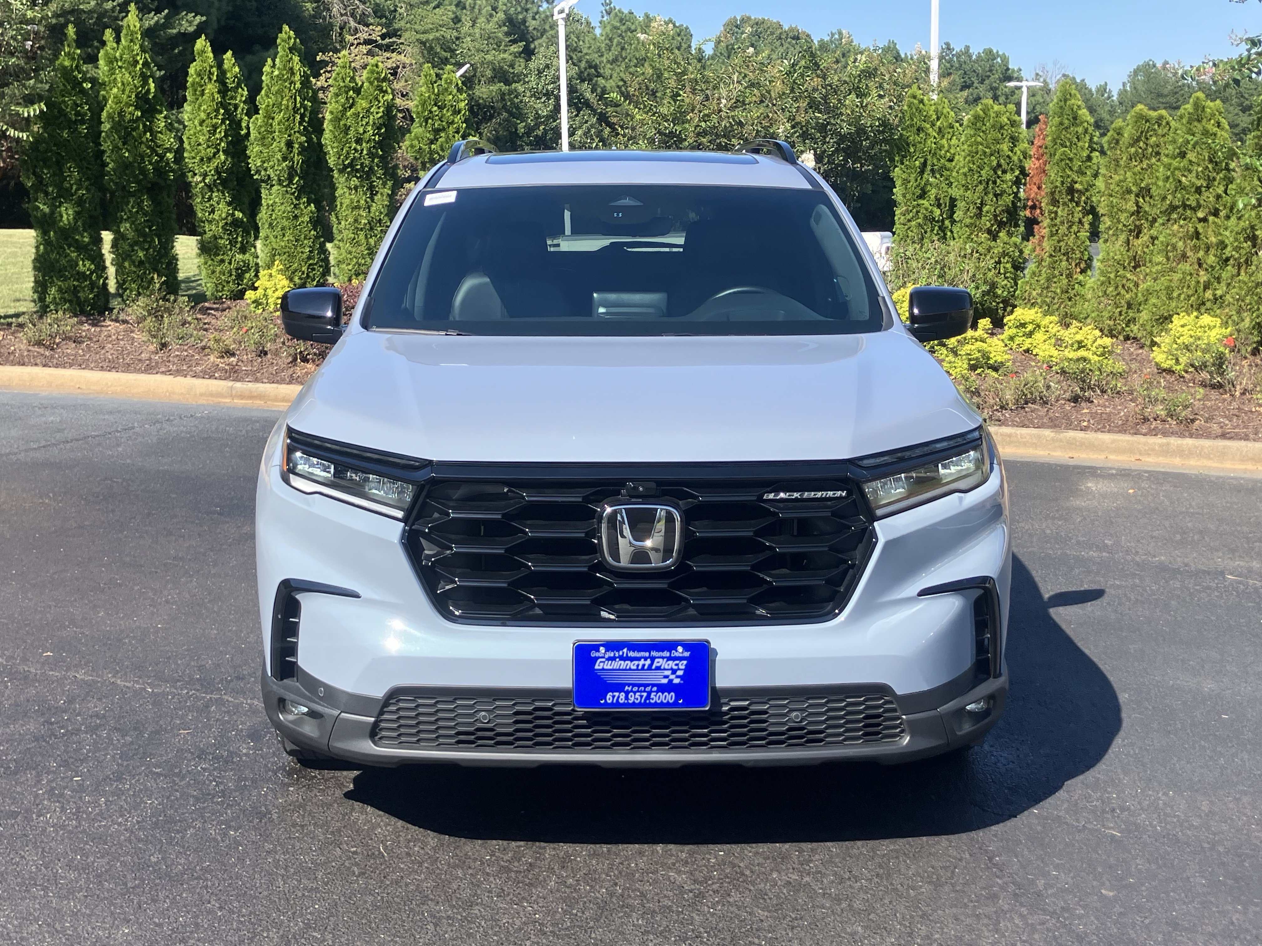Certified 2025 Honda Pilot Black Edition image 3