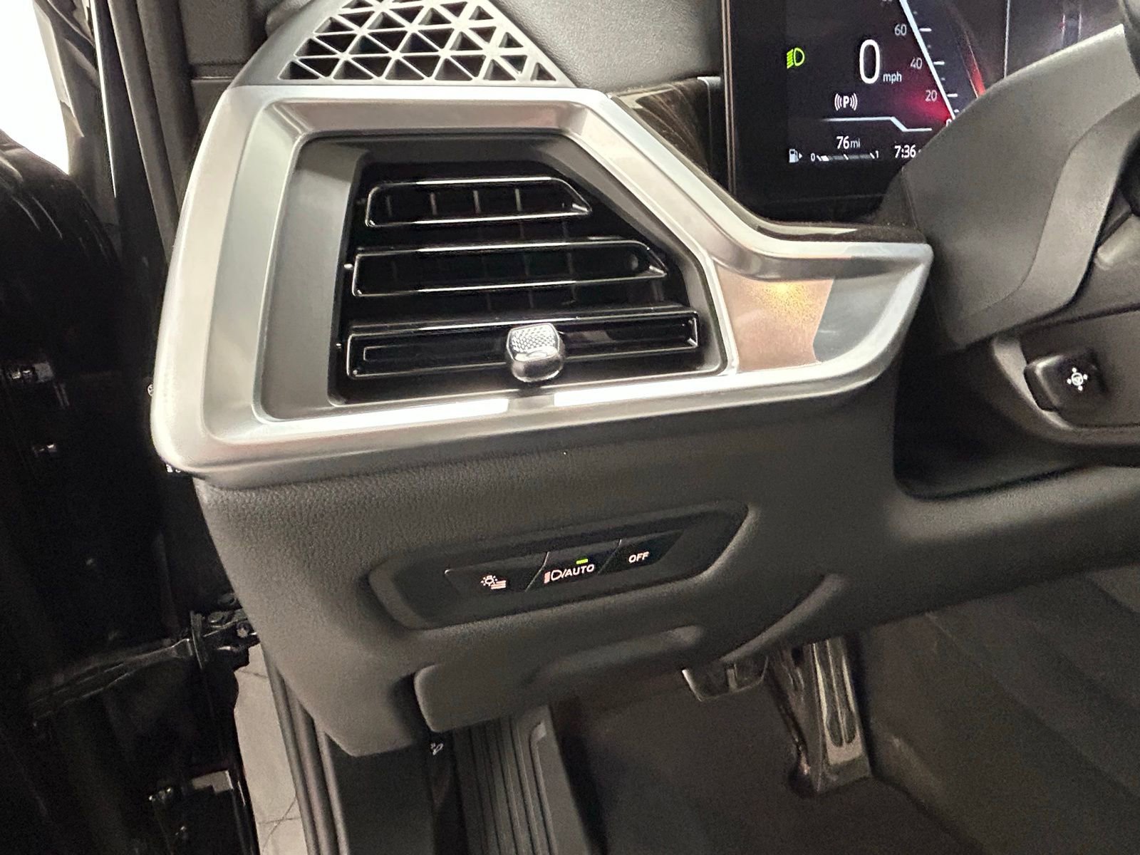 Used 2025 BMW X5 xDrive40i w/ M Sport Package image 27