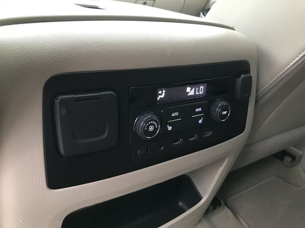 Used 2018 GMC Yukon XL Denali w/ Denali Ultimate Package AWD/4WD image 30