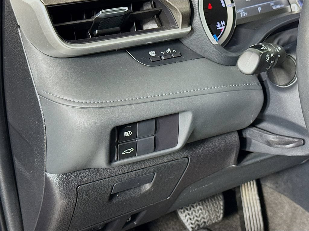 Used 2023 Toyota Highlander XLE FWD image 10