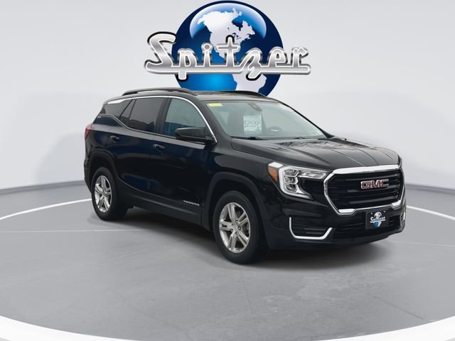 Used 2023 GMC Terrain SLE w/ Driver Convenience Package image 2