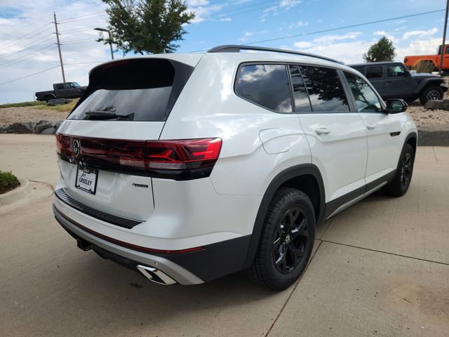 New 2026 Volkswagen Atlas Peak Edition image 3