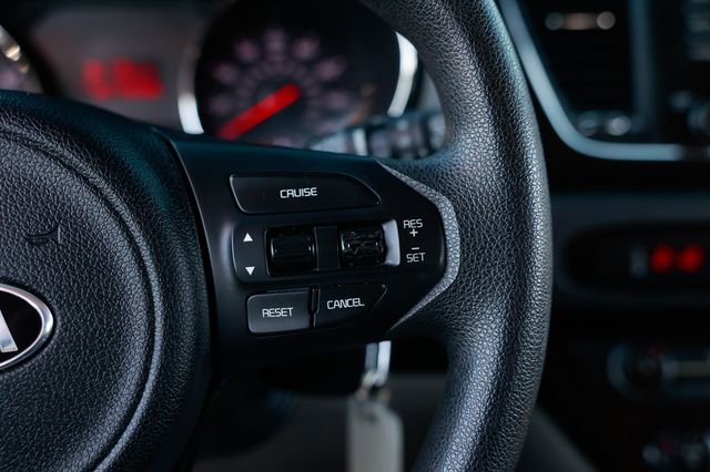 Used 2018 Kia Sedona L image 30