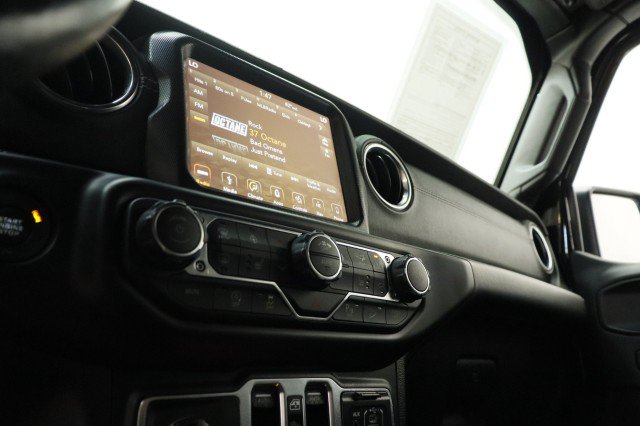 Used 2019 Jeep Wrangler Unlimited Sahara AWD/4WD image 16