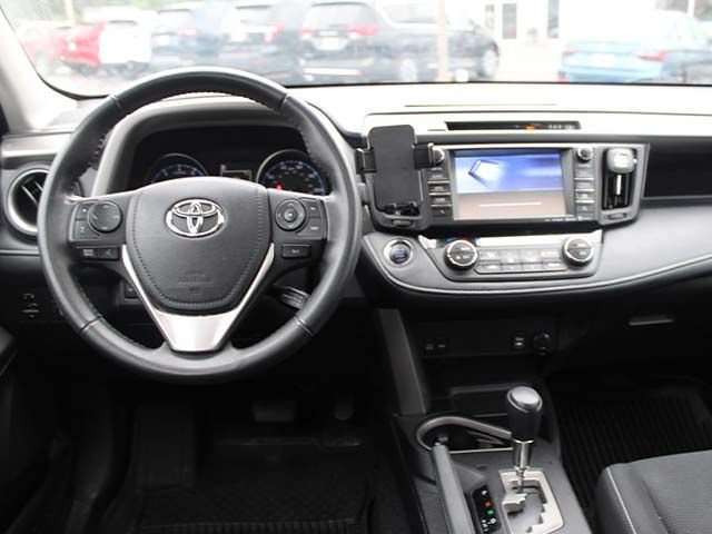 Used 2017 Toyota RAV4 XLE AWD/4WD image 11