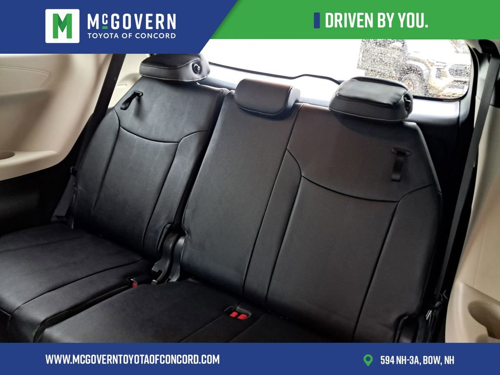 Used 2025 Toyota Sienna Platinum AWD/4WD image 18