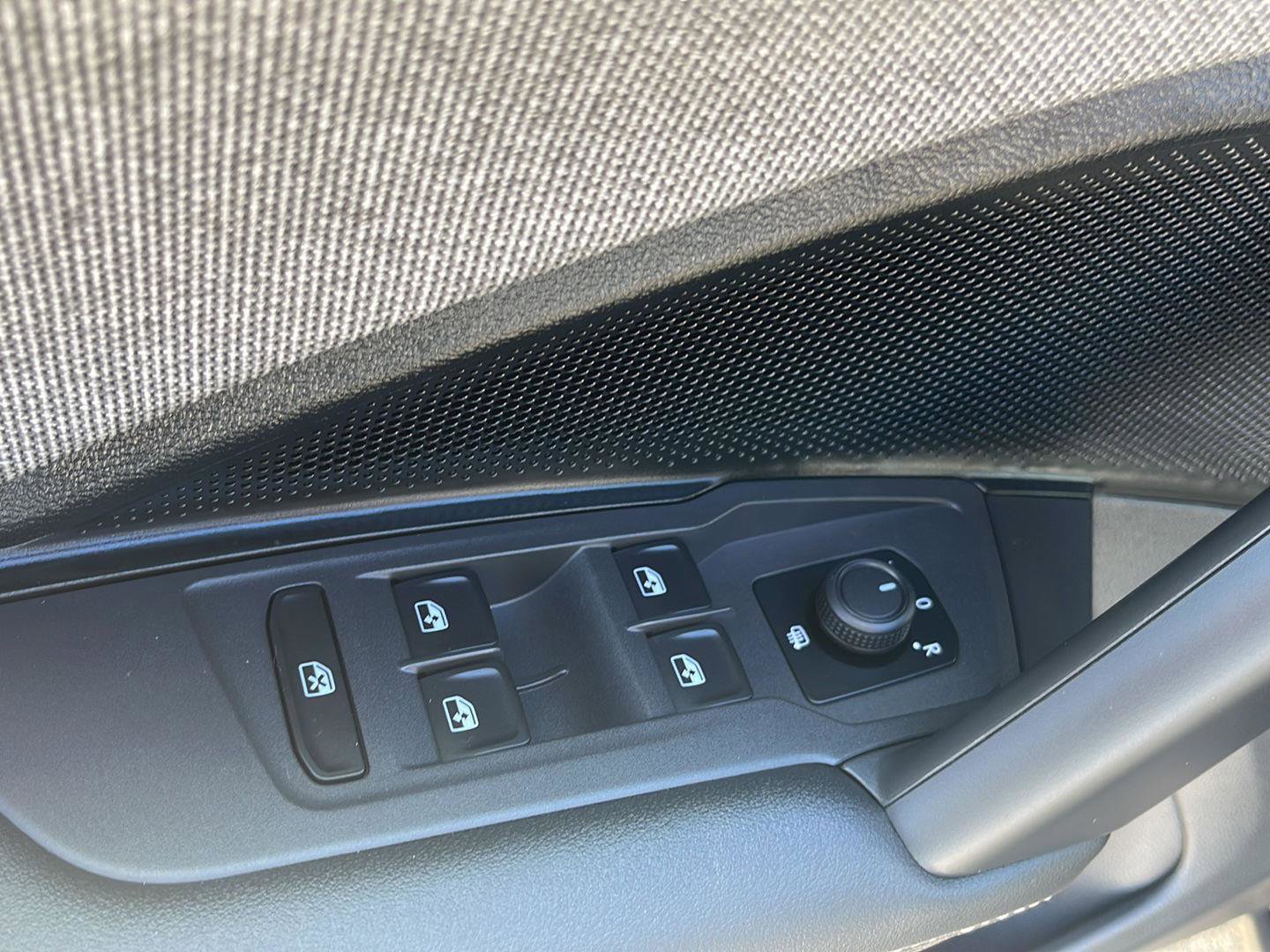 Used 2025 Volkswagen Tiguan S image 20