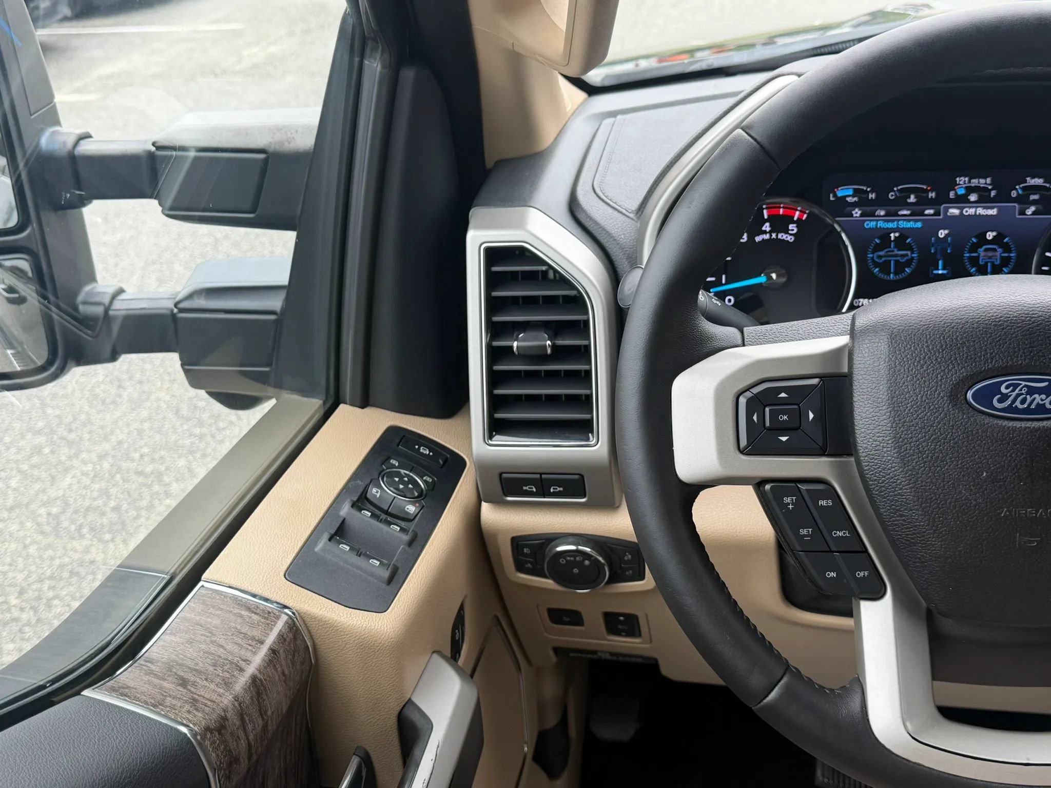 Used 2019 Ford F250 Lariat w/ Lariat Ultimate Package AWD/4WD image 12