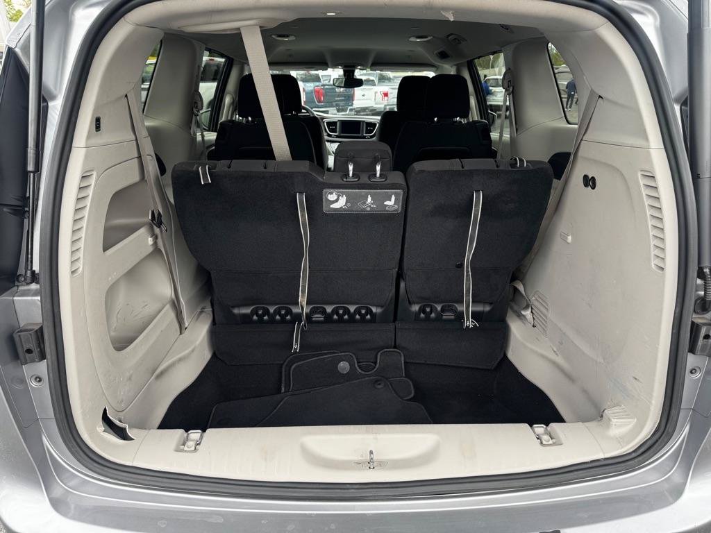 Used 2018 Chrysler Pacifica Touring Plus FWD image 17