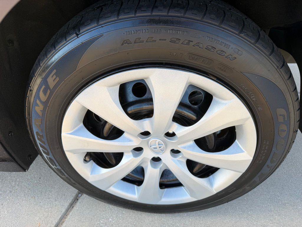 Used 2025 Toyota Corolla LE FWD image 24