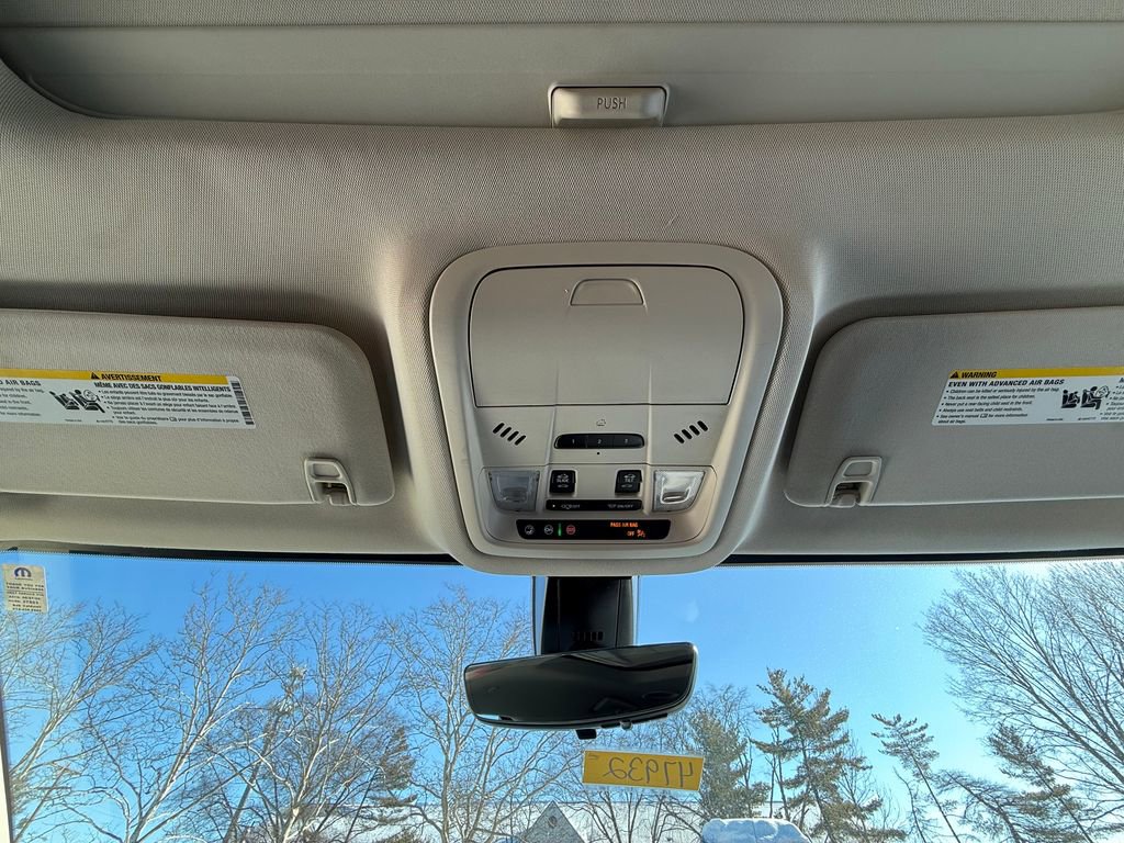 Used 2023 GMC Acadia Denali w/ Black Diamond Edition image 27