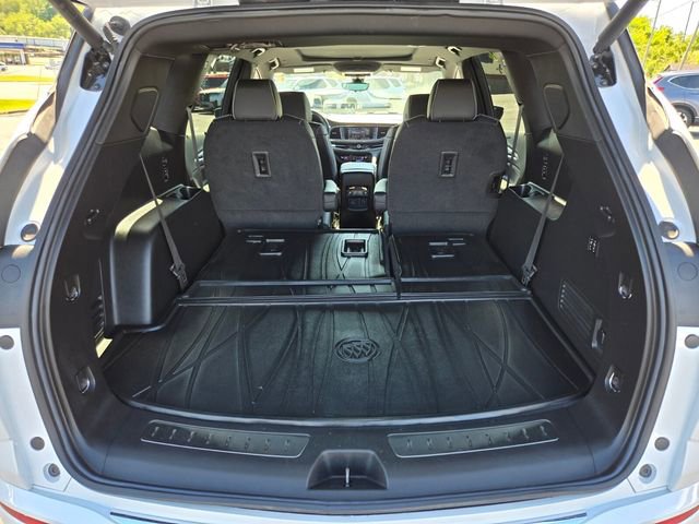 Used 2022 Buick Enclave Avenir w/ Avenir Technology Package AWD/4WD image 17