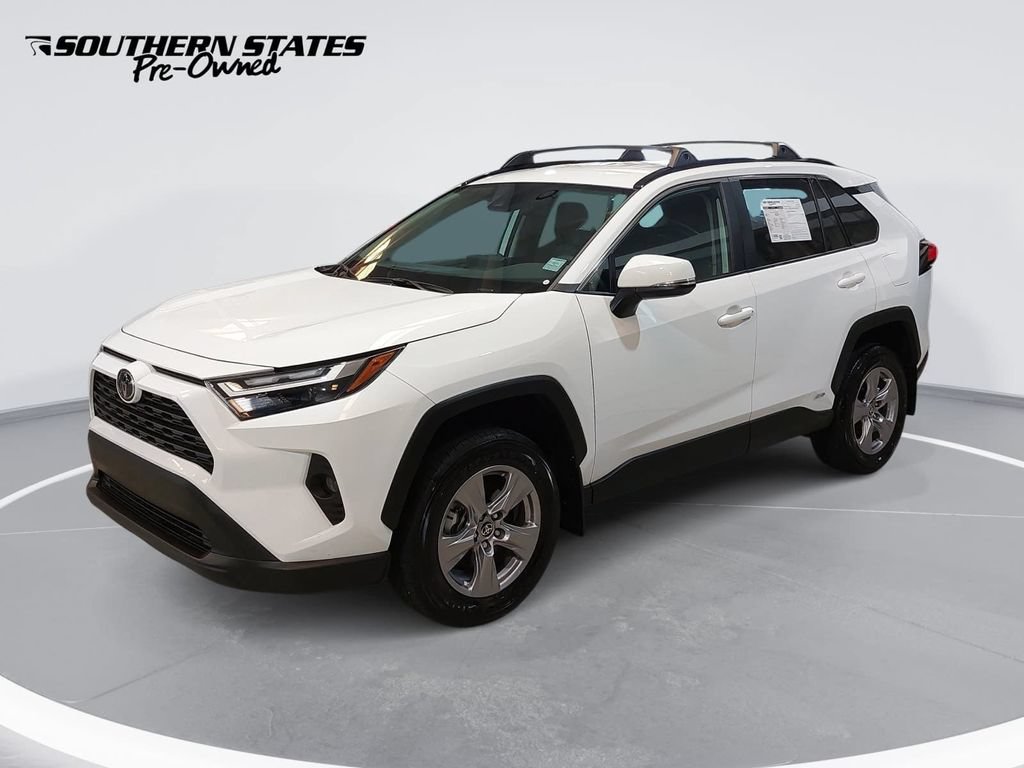 Used 2025 Toyota RAV4 XLE AWD/4WD image 1