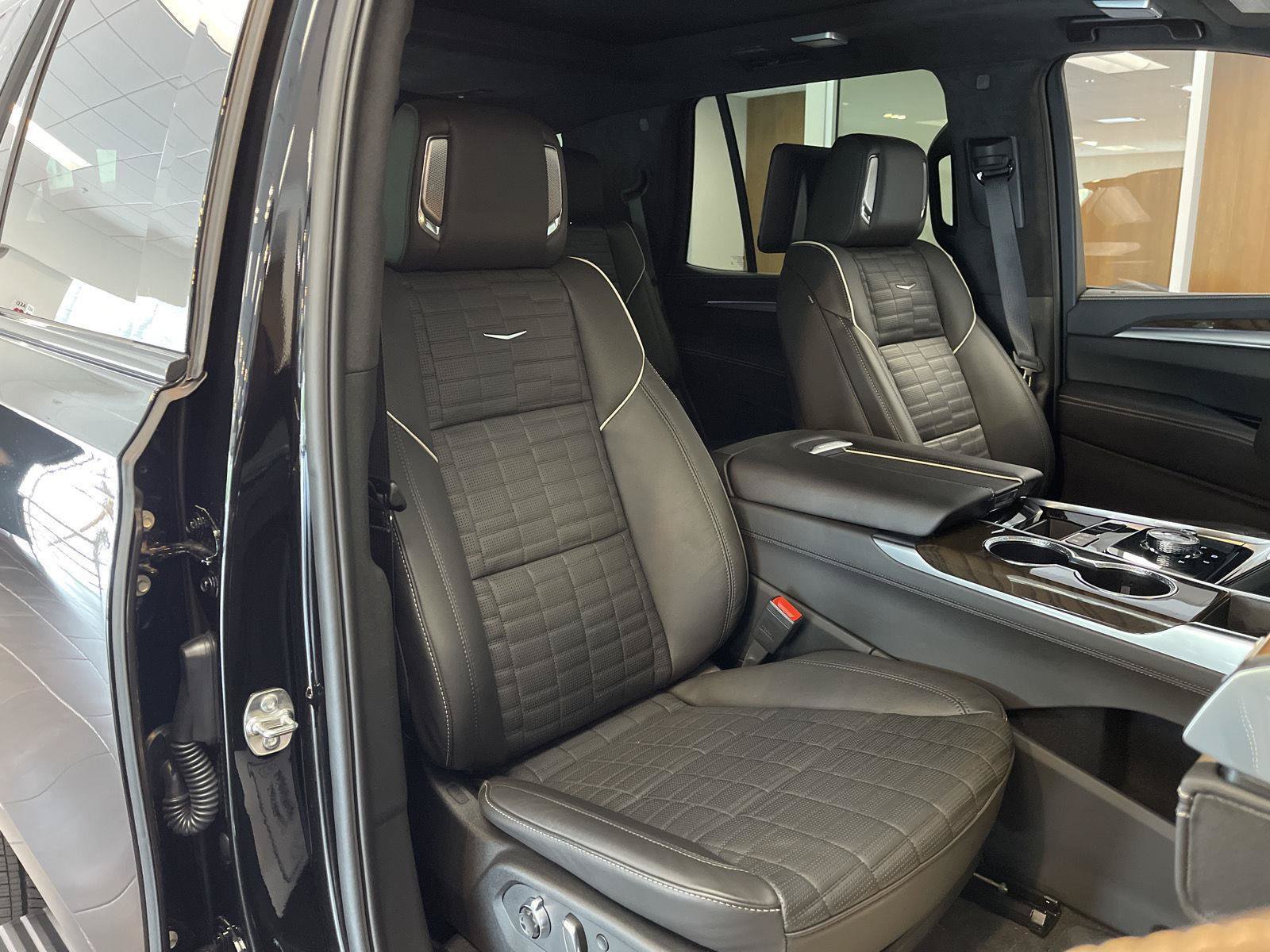 Certified 2026 Cadillac Escalade Platinum Sport w/ LPO, ONYX Package AWD/4WD image 19