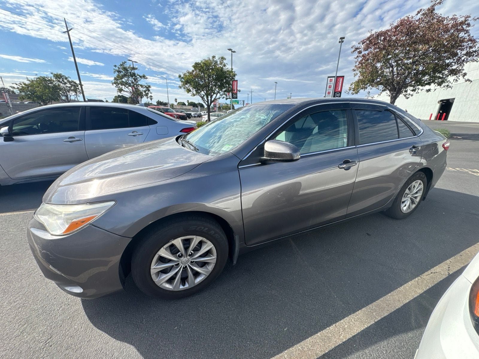Used 2017 Toyota Camry LE FWD image 4