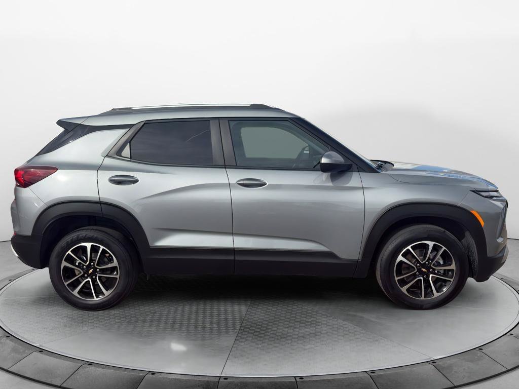 Used 2025 Chevrolet TrailBlazer LT AWD/4WD image 4