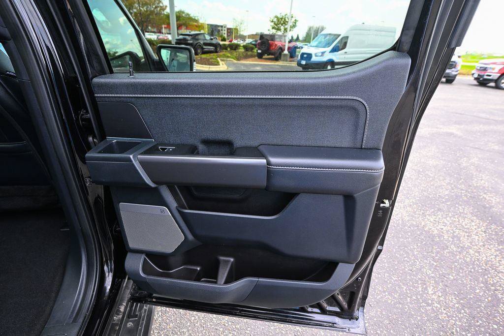 Used 2025 Ford F150 Lariat AWD/4WD image 29