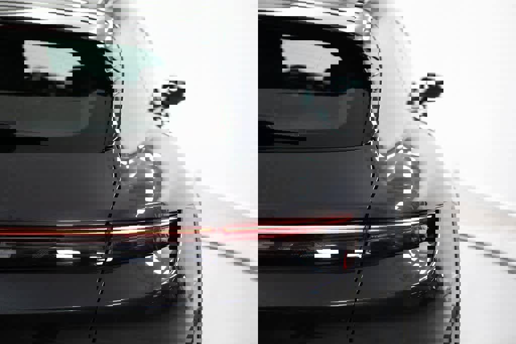 Certified 2022 Porsche Taycan 4 Cross Turismo image 40