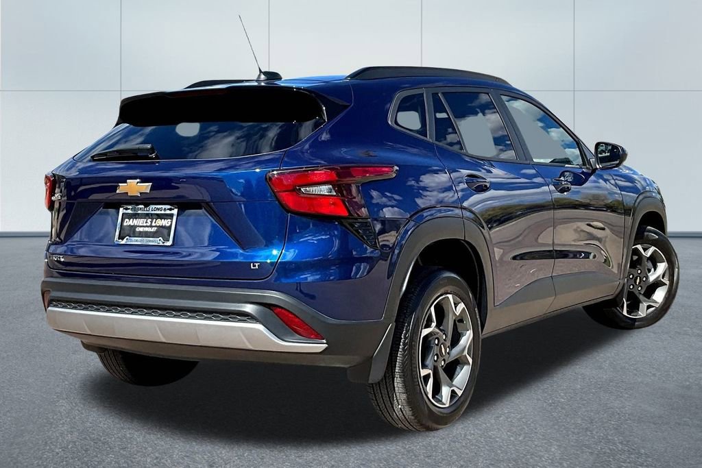 Used 2024 Chevrolet Trax LT w/ Driver Confidence Package image 2