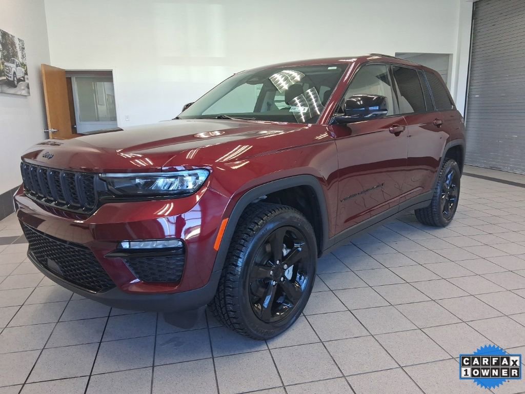 Used 2023 Jeep Grand Cherokee Limited w/ Black Appearance Package image 4