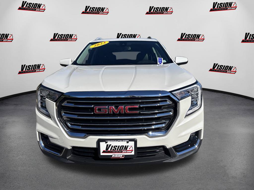 Used 2023 GMC Terrain SLT AWD/4WD image 2