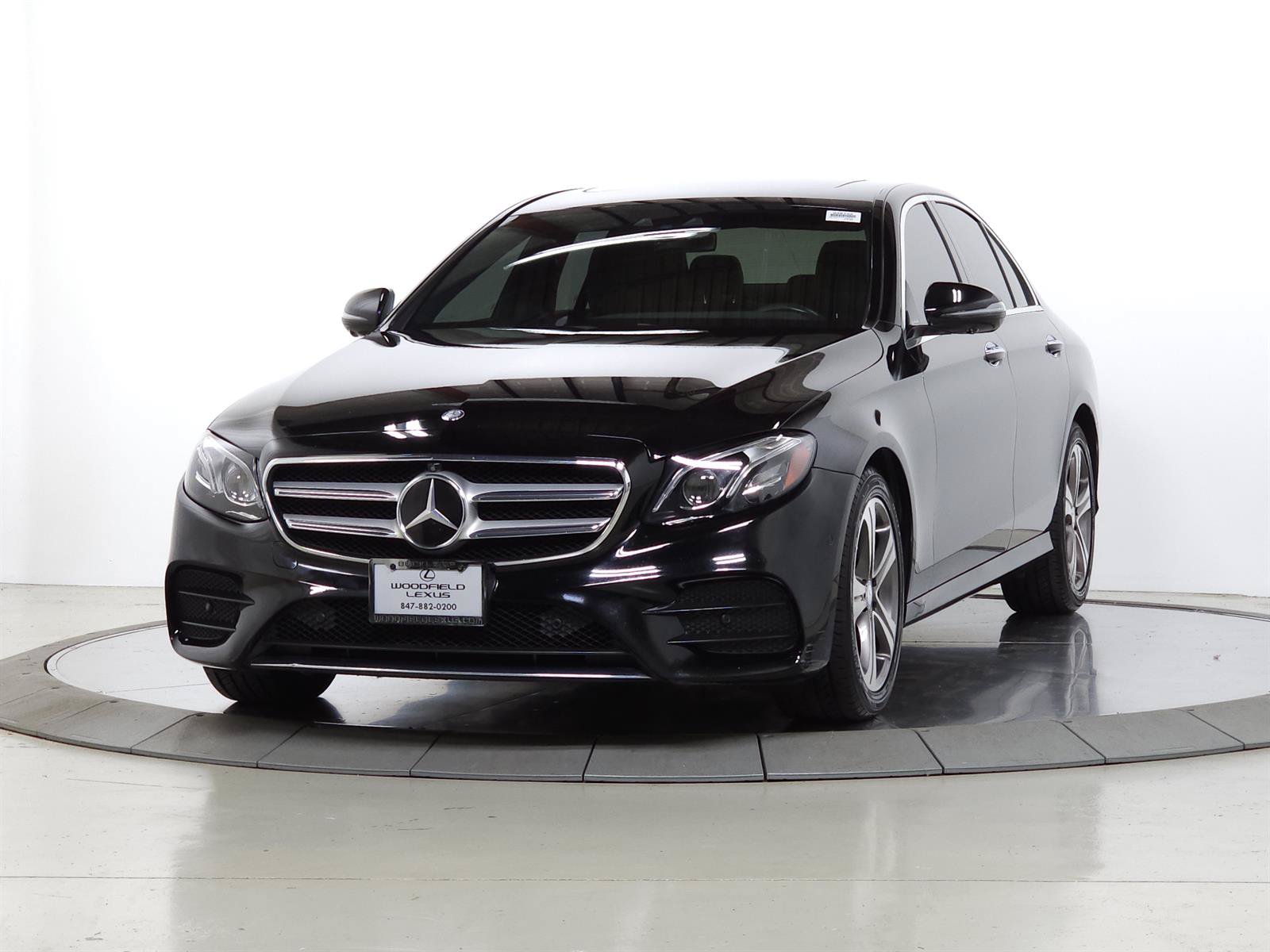 Used 2017 Mercedes-Benz E 300 4MATIC image 3