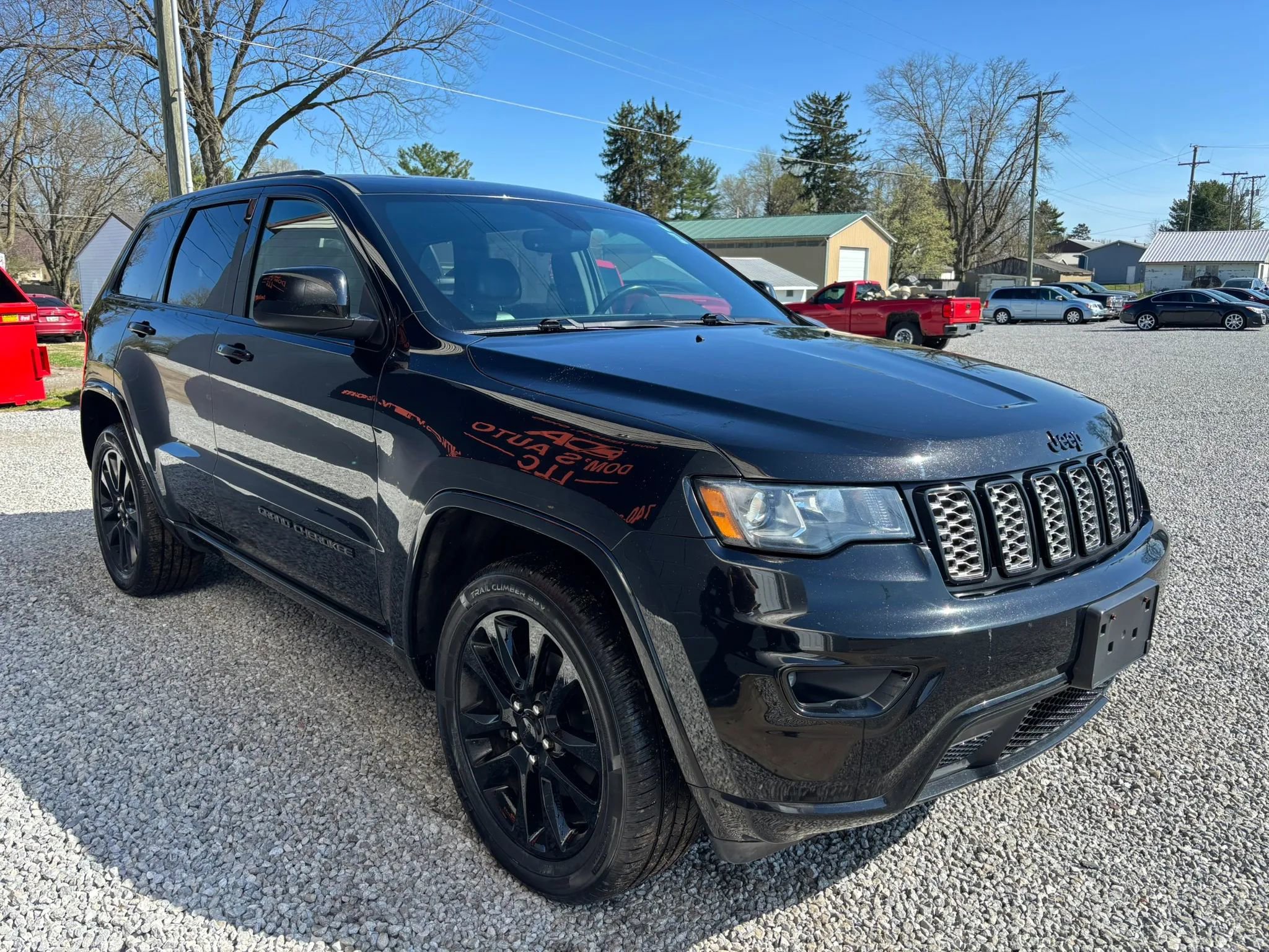 Used 2017 Jeep Grand Cherokee Altitude AWD/4WD image 9