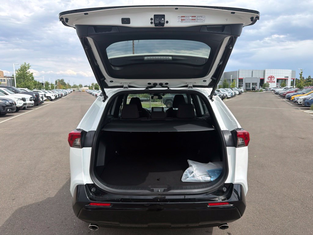 Used 2025 Toyota RAV4 SE AWD/4WD image 14