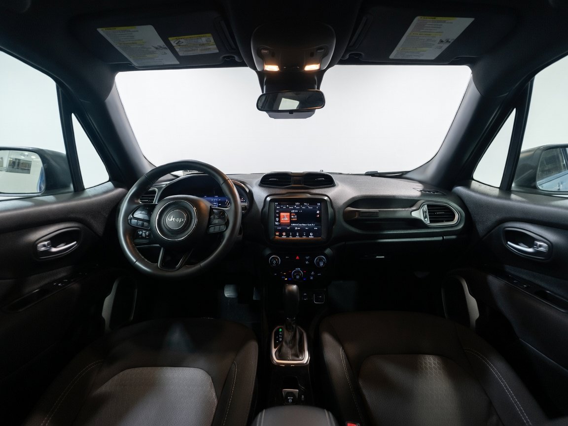 Used 2021 Jeep Renegade Latitude FWD image 16