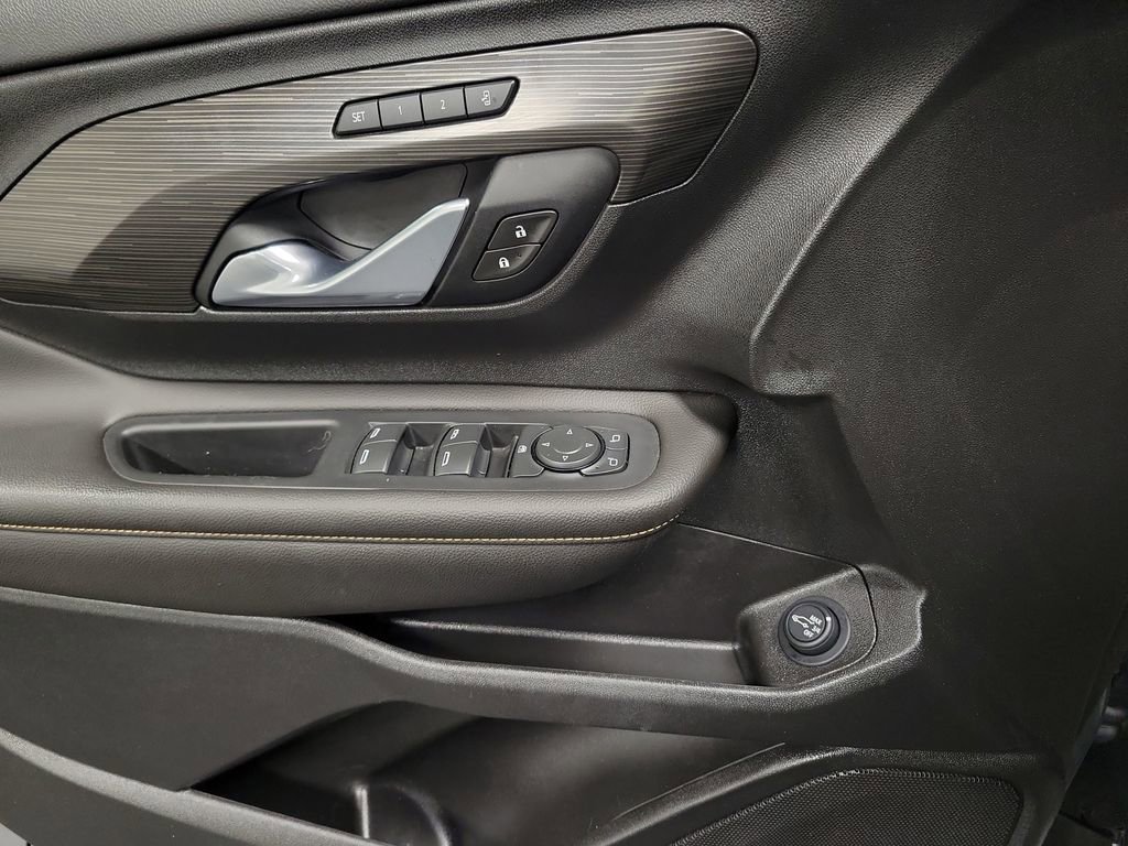 Used 2021 GMC Terrain SLT w/ Elevation Edition image 18
