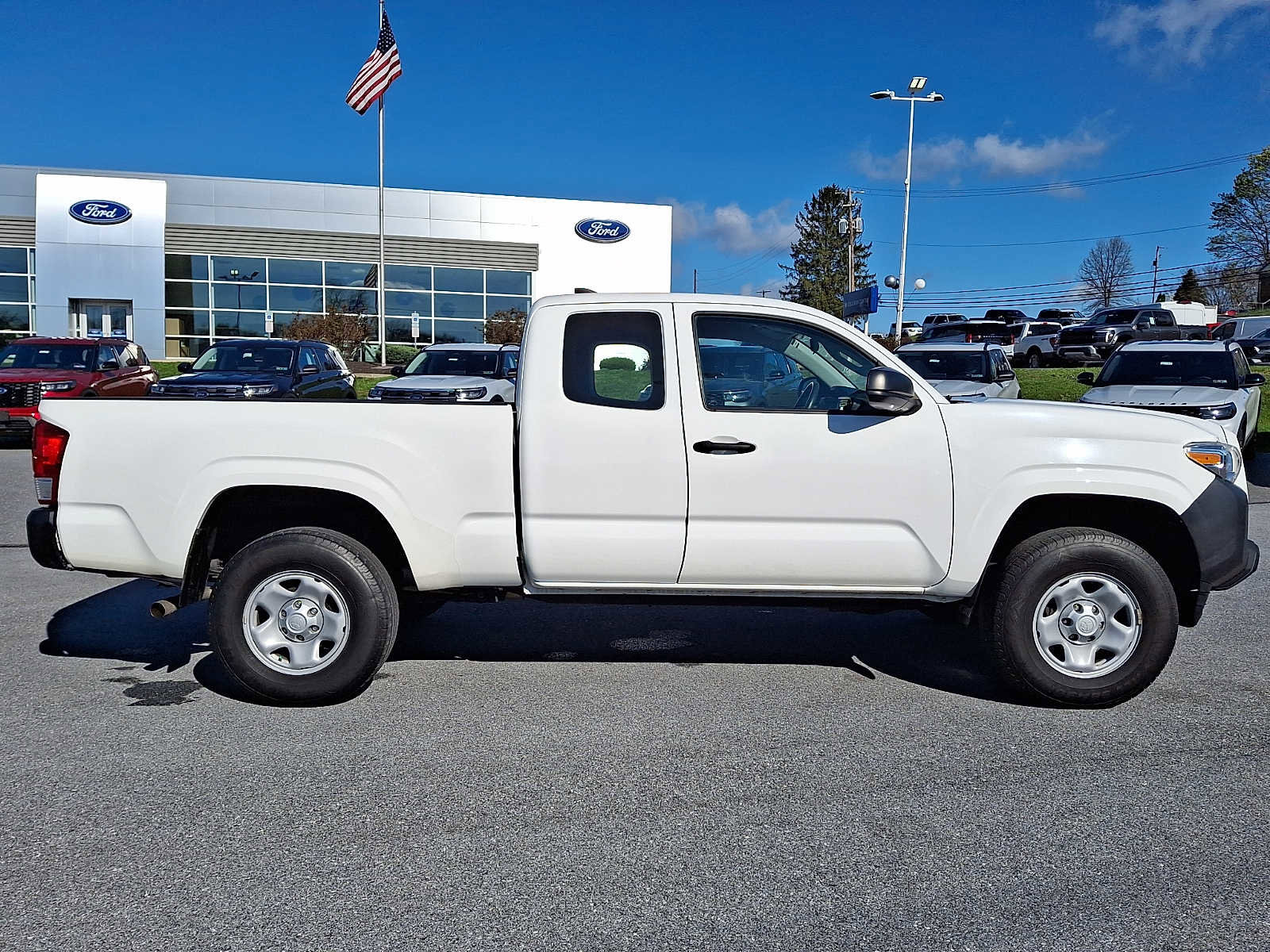 Used 2016 Toyota Tacoma SR image 7