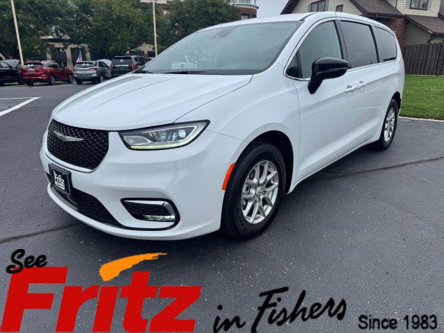 Used 2026 Chrysler Pacifica Select