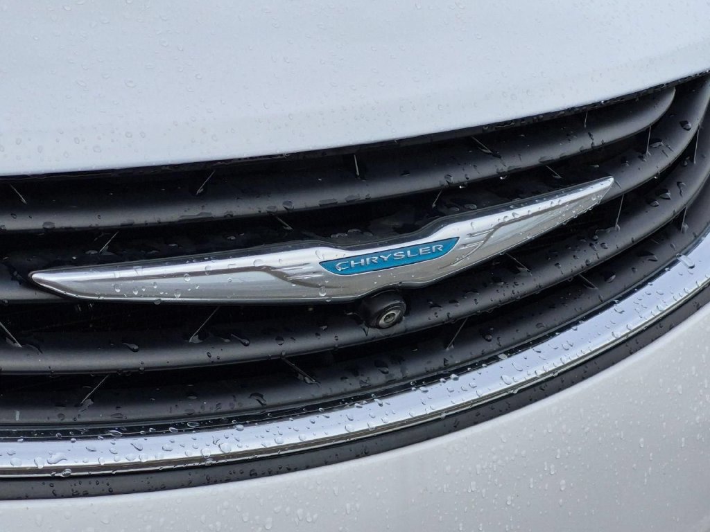 Used 2018 Chrysler Pacifica Limited w/ Advanced Safetytec Group FWD image 9