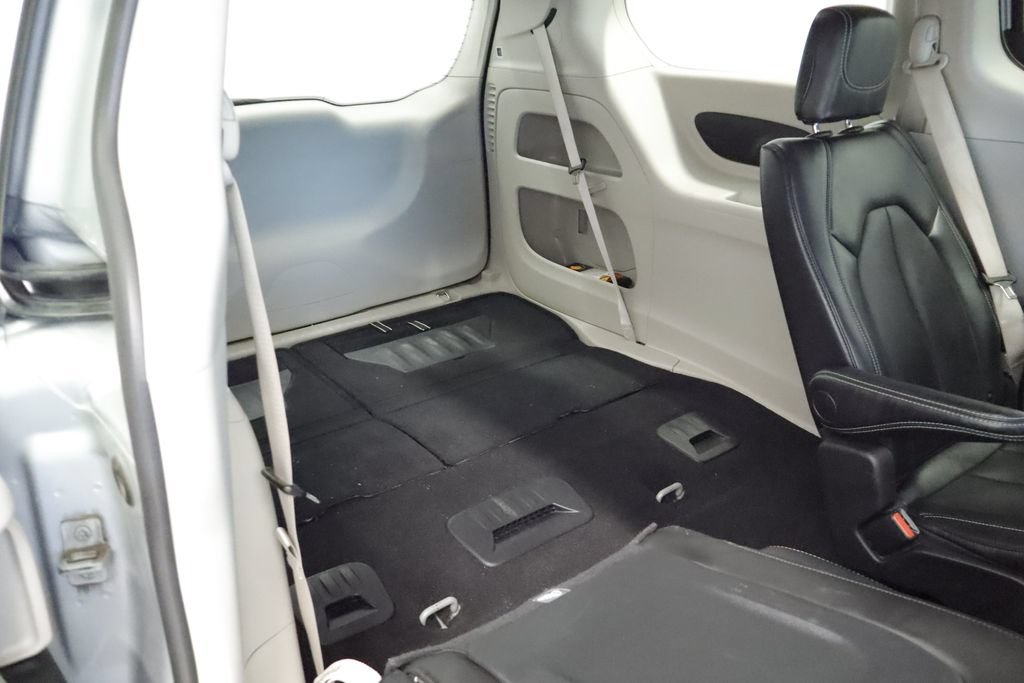Certified 2024 Chrysler Pacifica Touring-L FWD image 14