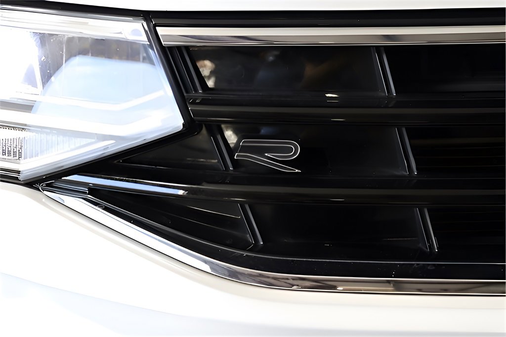 Used 2023 Volkswagen Tiguan SE R-Line image 10