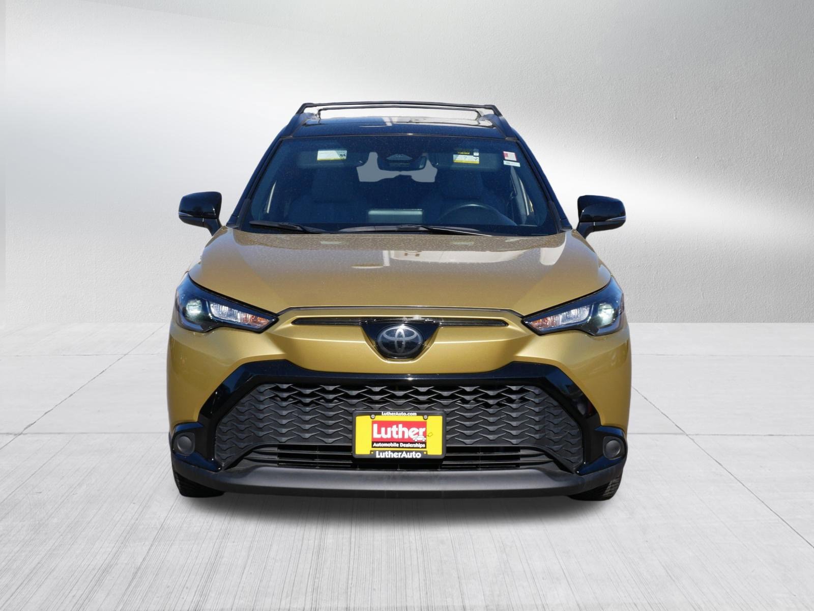 Used 2024 Toyota Corolla Cross SE w/ Moonroof Package AWD/4WD image 2