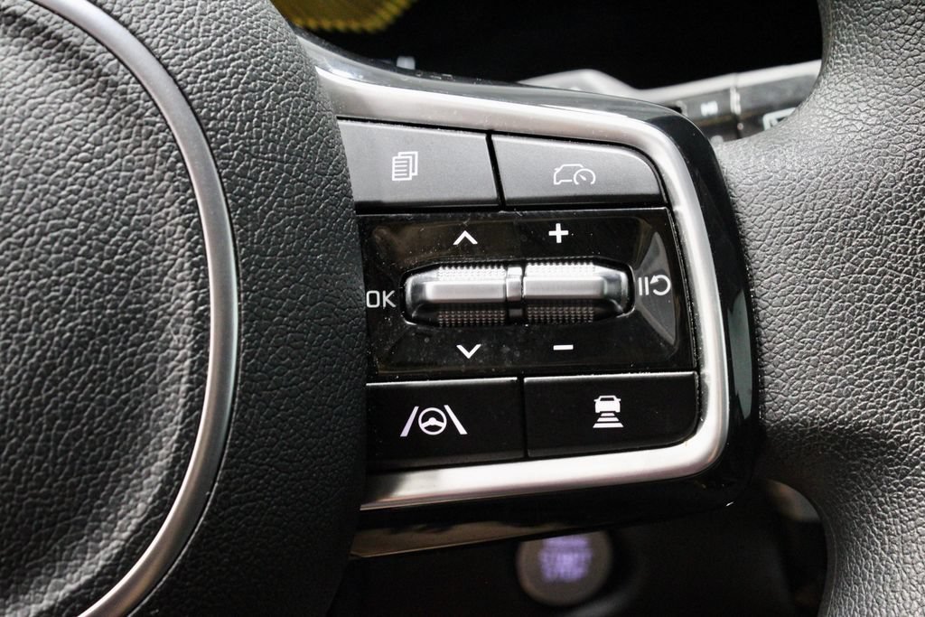 Used 2025 Kia Sorento LX FWD image 29