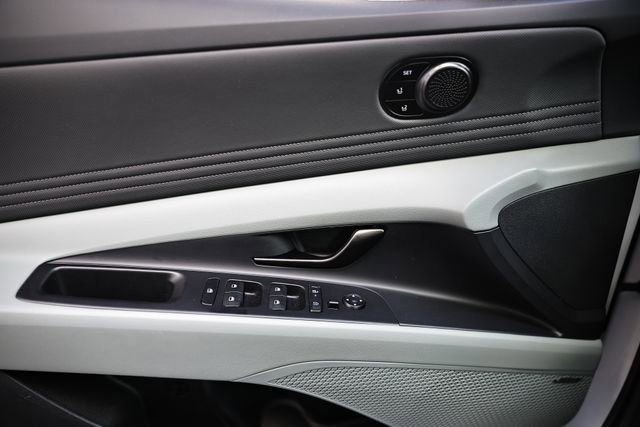 Certified 2025 Hyundai Elantra Limited FWD image 37