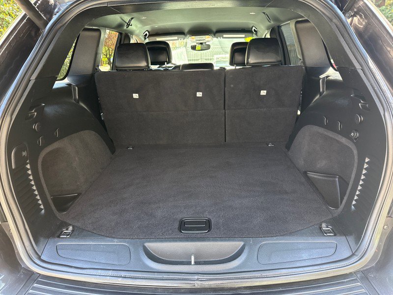 Used 2019 Jeep Grand Cherokee Altitude image 28