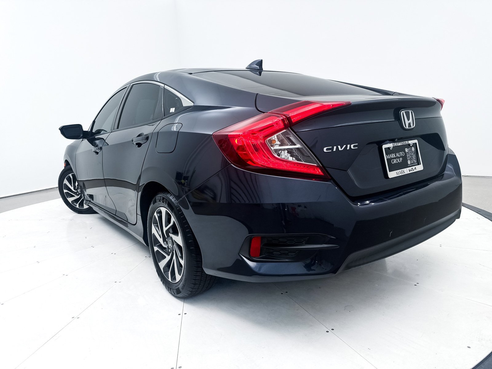 Used 2018 Honda Civic EX image 2
