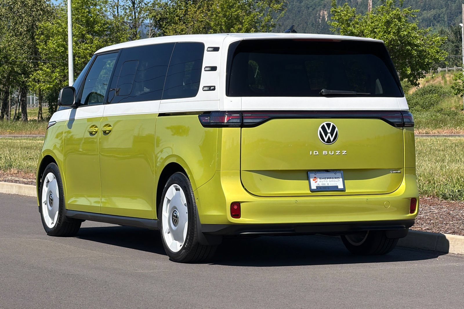 New 2025 Volkswagen ID. Buzz 1st Edition AWD/4WD image 5