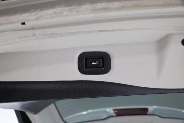 Used 2018 Nissan Rogue SV w/ Premium Package image 35